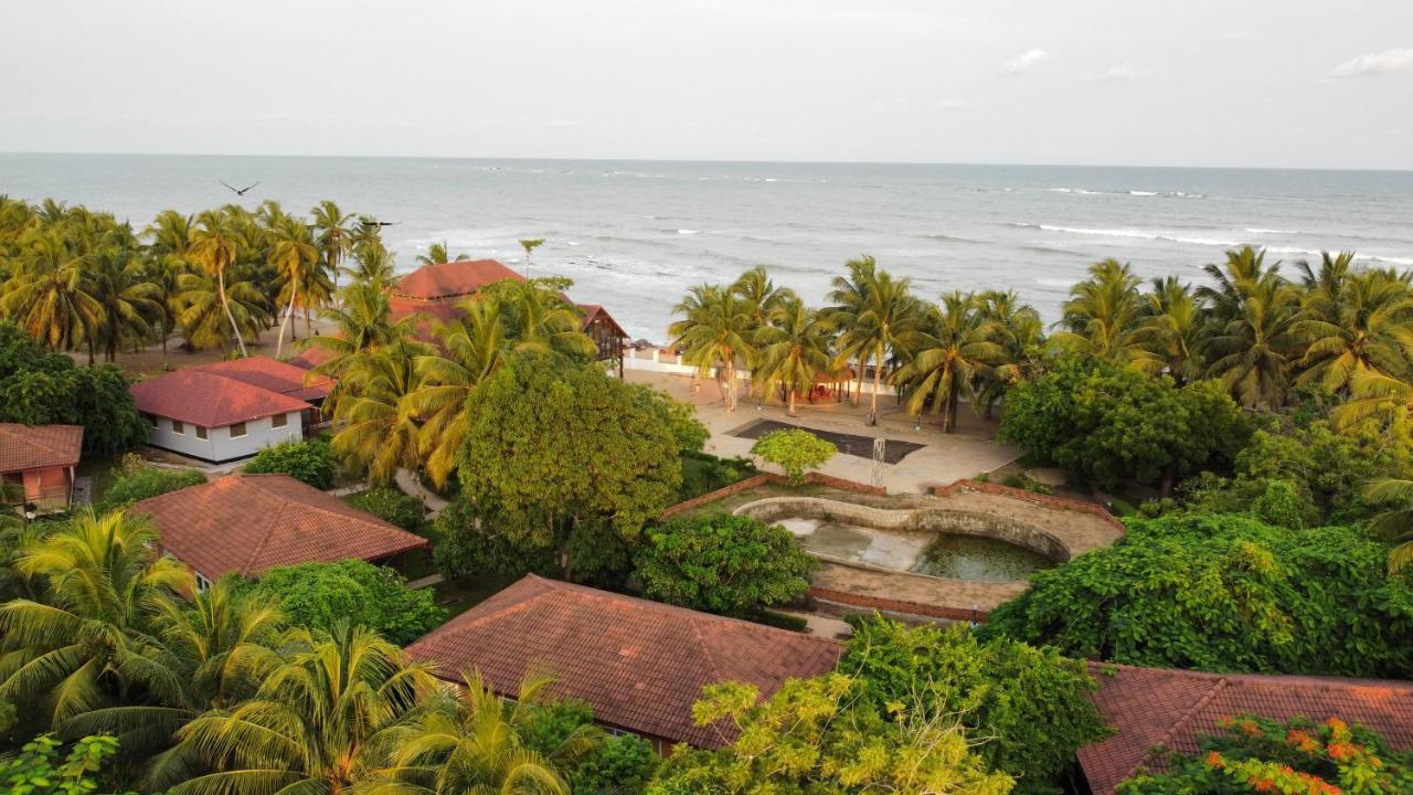 Charlestina Beach Resort Ampeni Екстер'єр фото