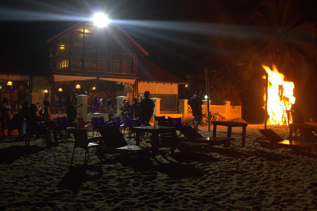 Charlestina Beach Resort Ampeni Екстер'єр фото