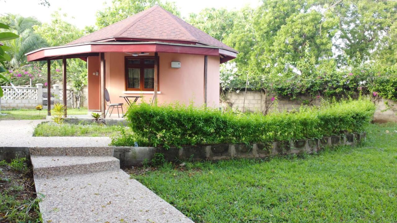 Charlestina Beach Resort Ampeni Екстер'єр фото