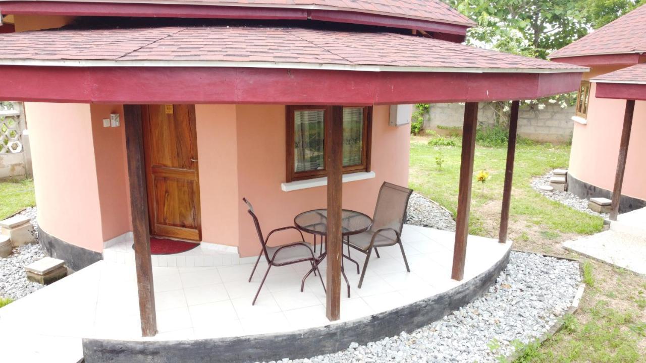 Charlestina Beach Resort Ampeni Екстер'єр фото