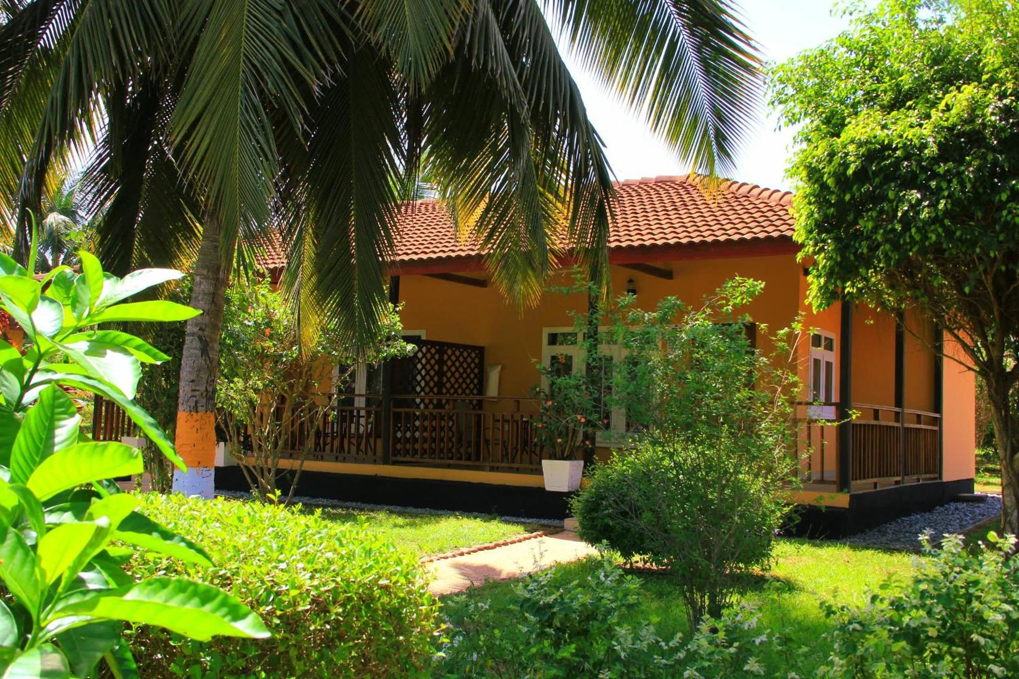 Charlestina Beach Resort Ampeni Екстер'єр фото