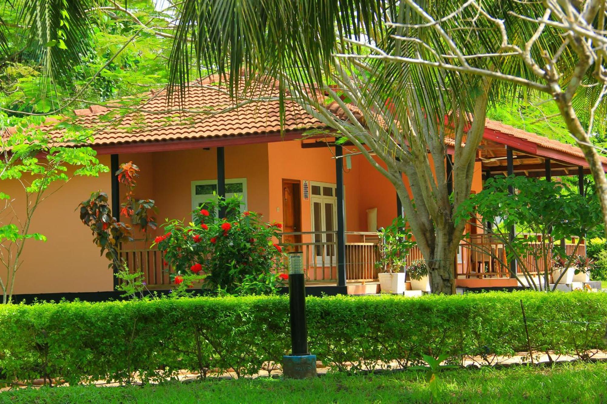 Charlestina Beach Resort Ampeni Екстер'єр фото