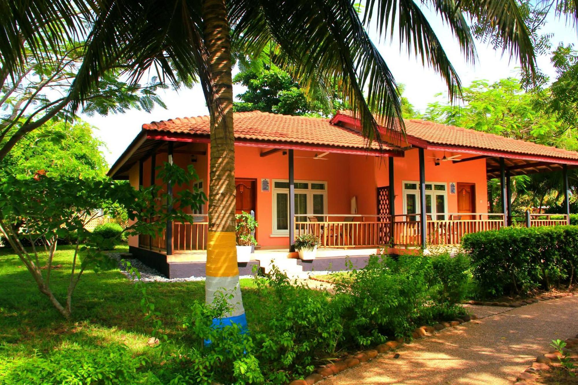 Charlestina Beach Resort Ampeni Екстер'єр фото